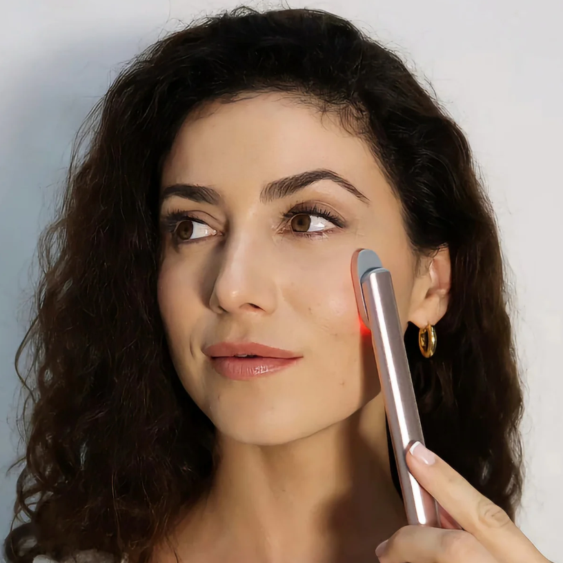 Creion regenerant pentru un look fără cearcăne sau pungi